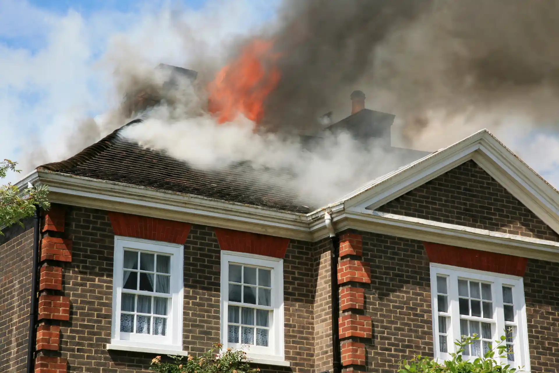 Fire damage emergency in England? What to do in the First 24 hours to protect lives and property