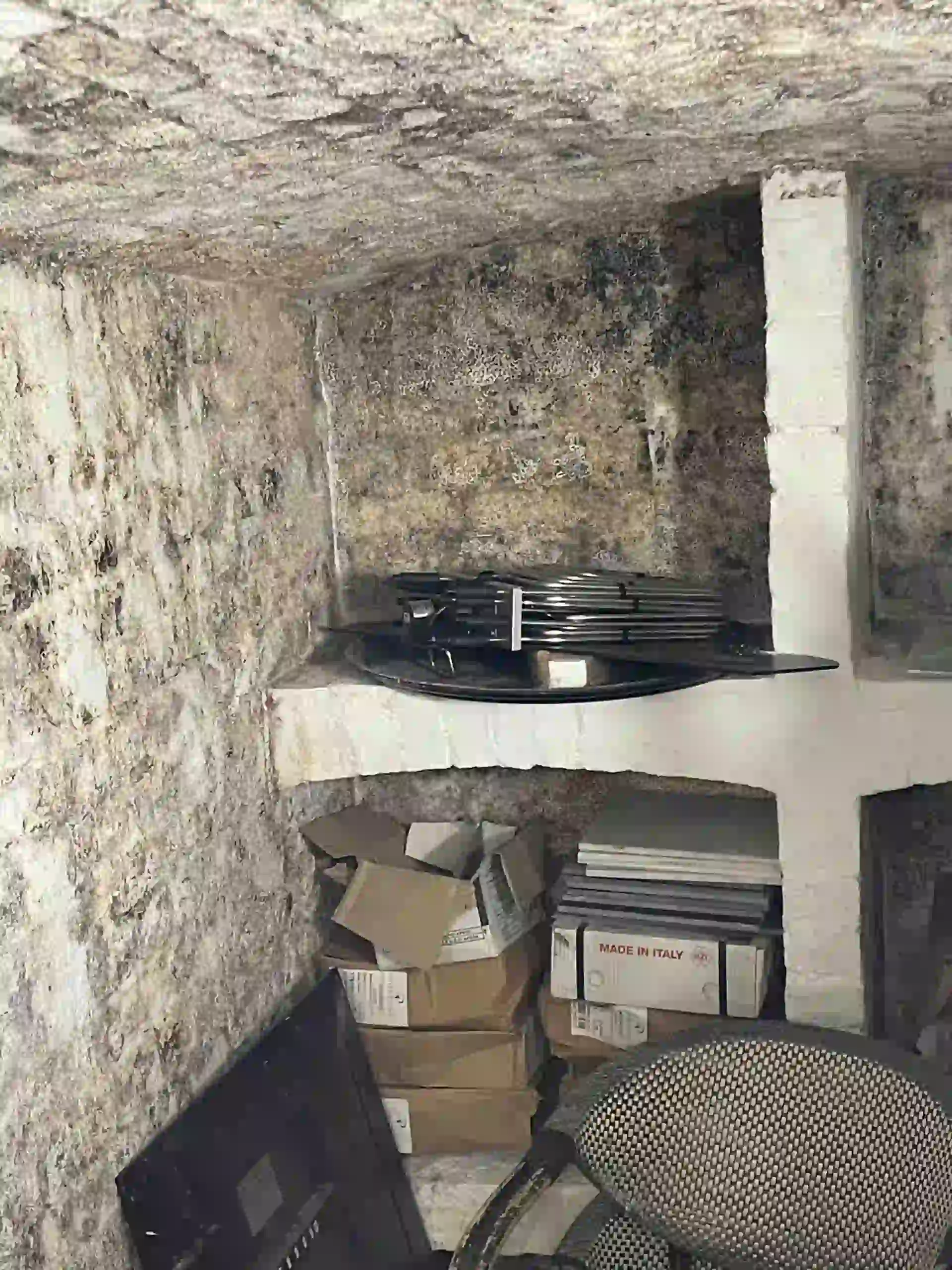 Urgent basement mould remediation for Central London pub