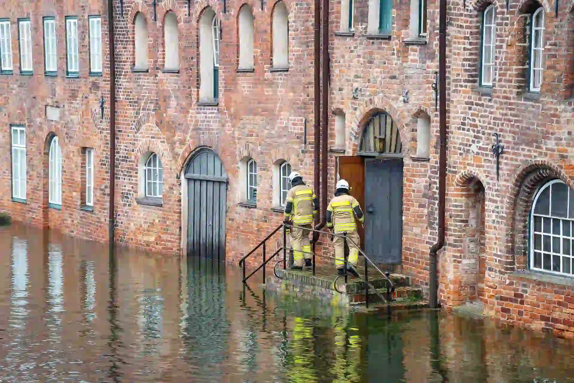 What is flood damage cleaning? UK Guide to property recovery