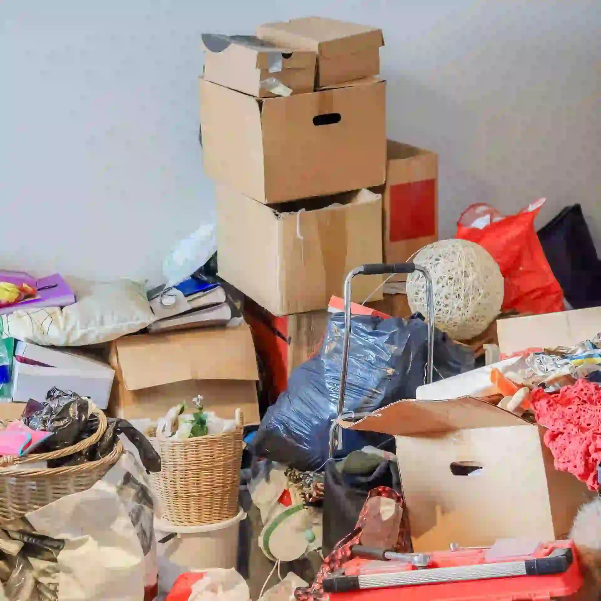 Identifying hoarding signs and symptoms: Comprehensive guide